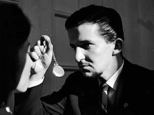 هیپنوتیزم و کاربردهای آن هیپنوتیزم و کاربردهای آن