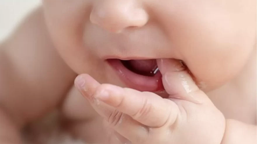 علائم دندان درآوردن کودک و کاهش درد